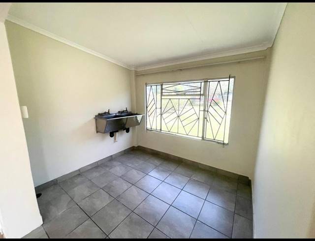 2 BEDROOM PROPERTY TO RENT IN MIEDERPARK